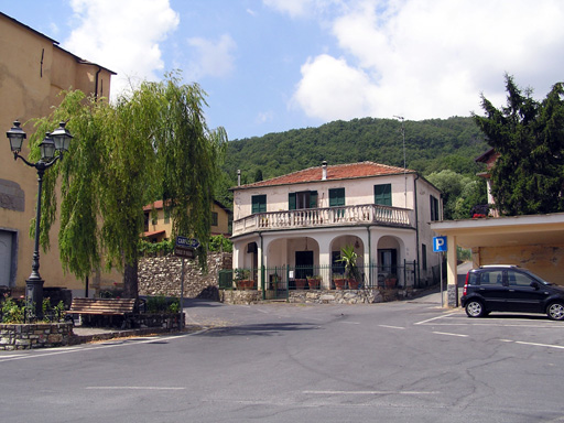 Der zentrale Dorfplatz in Pantasina
